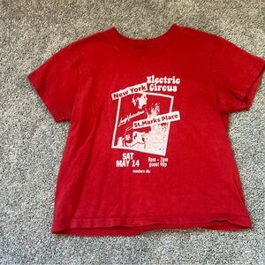 JOHN GALT/BRANDY MELVILLE ONE SIZE FITS ALL (XS-LARGE) RED GRAPHIC CROPPED SHIRT